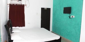 Deluxe Double Room, 1 Double Bed | 1 bedroom, premium bedding, rollaway beds, free WiFi