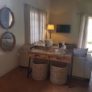 Comfort huis, 3 slaapkamers | Woonruimte | Flatscreentelevisie en een dvd-speler