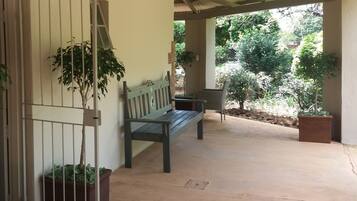 Kruger Park House | Terrace/patio