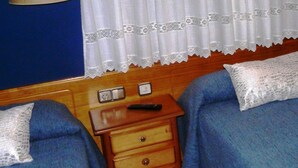 더블룸, 싱글침대 2개 | 암막 커튼, 무료 WiFi, 침대 시트