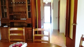 Apartment, 2 Schlafzimmer | Wohnbereich | Flachbildfernseher, Kamin