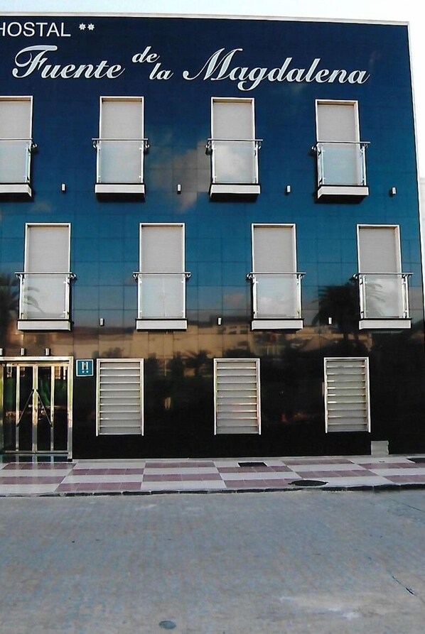 Property entrance - Hostal Fuente de la Magdalena (Santa Amalia)