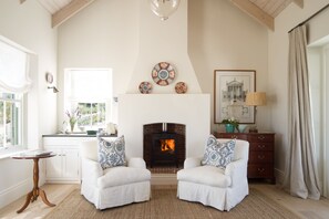 1 Bedroom Cottage | Living area - La Cotte Orchard Cottages (Franschhoek)