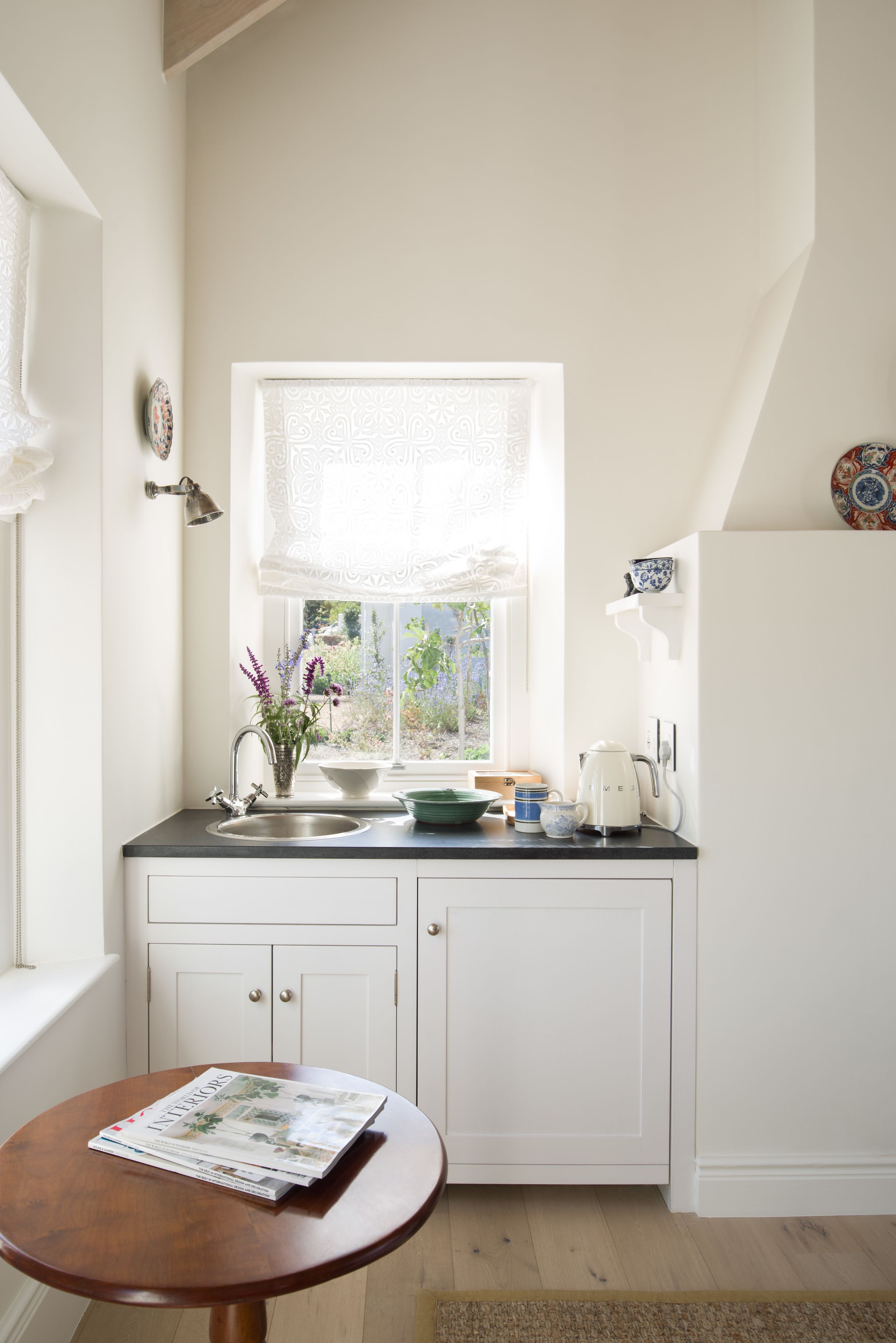 1 bedroom cottage | coffee and/or coffee maker