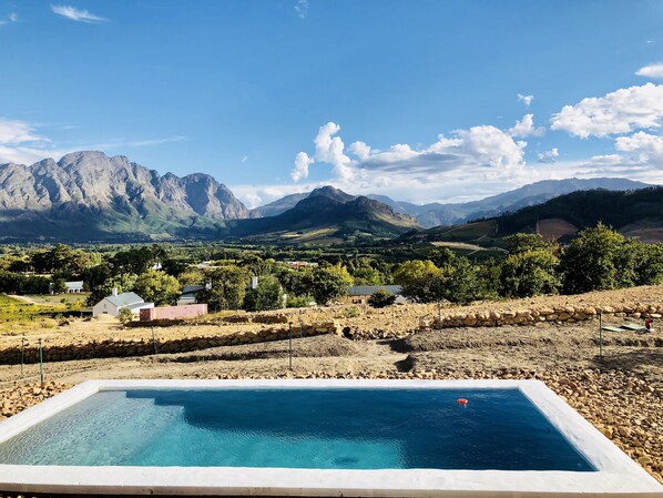 3 Bedroom Cottage | Premium bedding, individually decorated, free cribs/infant beds - La Cotte Orchard Cottages (Franschhoek)