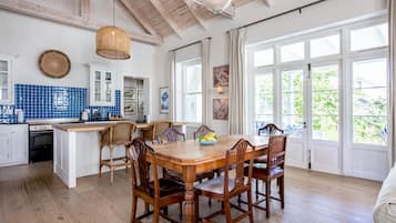 Familie-småhus, 3 soverom | Eget kjøkken | Kjøleskap, mikrobølgeovn, kaffetrakter/tekoker og vannkoker