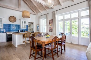 3 Bedroom Cottage | Private kitchen - La Cotte Orchard Cottages (Franschhoek)