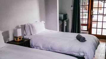Room 4 | Free WiFi, bed sheets