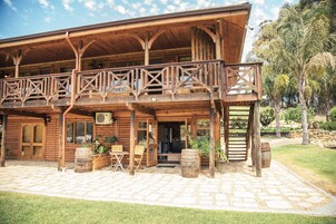 Comfort Cottage, Vineyard View | Terrace/patio