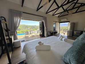 Luxury Villa, 1 King Bed, Vineyard View, Slope side | Egyptian cotton sheets, premium bedding, memory foam beds, in-room safe - The Log Cabin (Stellenbosch)