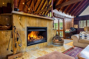 Lobby lounge - The Log Cabin (Stellenbosch)