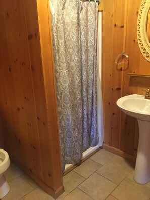 Standard Cabin, Multiple Beds, Non Smoking, Fireplace (The Writer's Cabin) | Bathroom - Lago Linda Hideaway Camp (Beattyville)