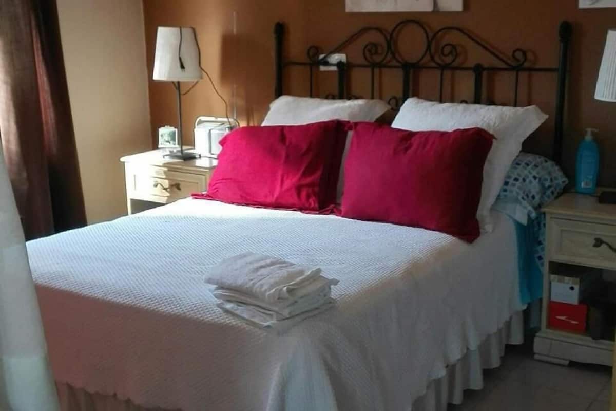 Double or Twin Room | Desk, free cribs/infant beds, rollaway beds, bed sheets