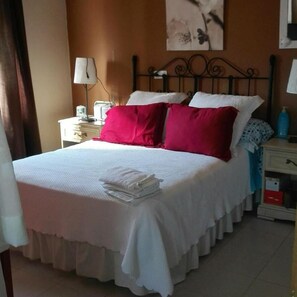 Double or Twin Room | Desk, free cribs/infant beds, rollaway beds, bed sheets - Hostal Manolo Matalascañas (Almonte)
