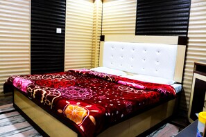 Comfort-Doppelzimmer zur Einzelnutzung, 1 King-Bett, Balkon | Zimmersafe, Zustellbetten, kostenloses WLAN