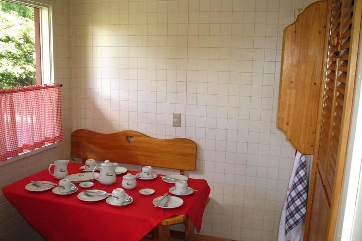 Signature Cabin, 2 Bedrooms, Terrace, Lakeside | In-room dining