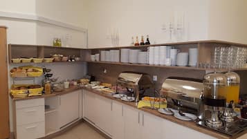 Free daily buffet breakfast