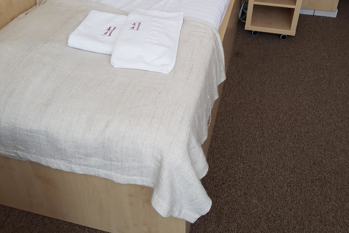 Single Room | Iron/ironing board, free WiFi, bed sheets