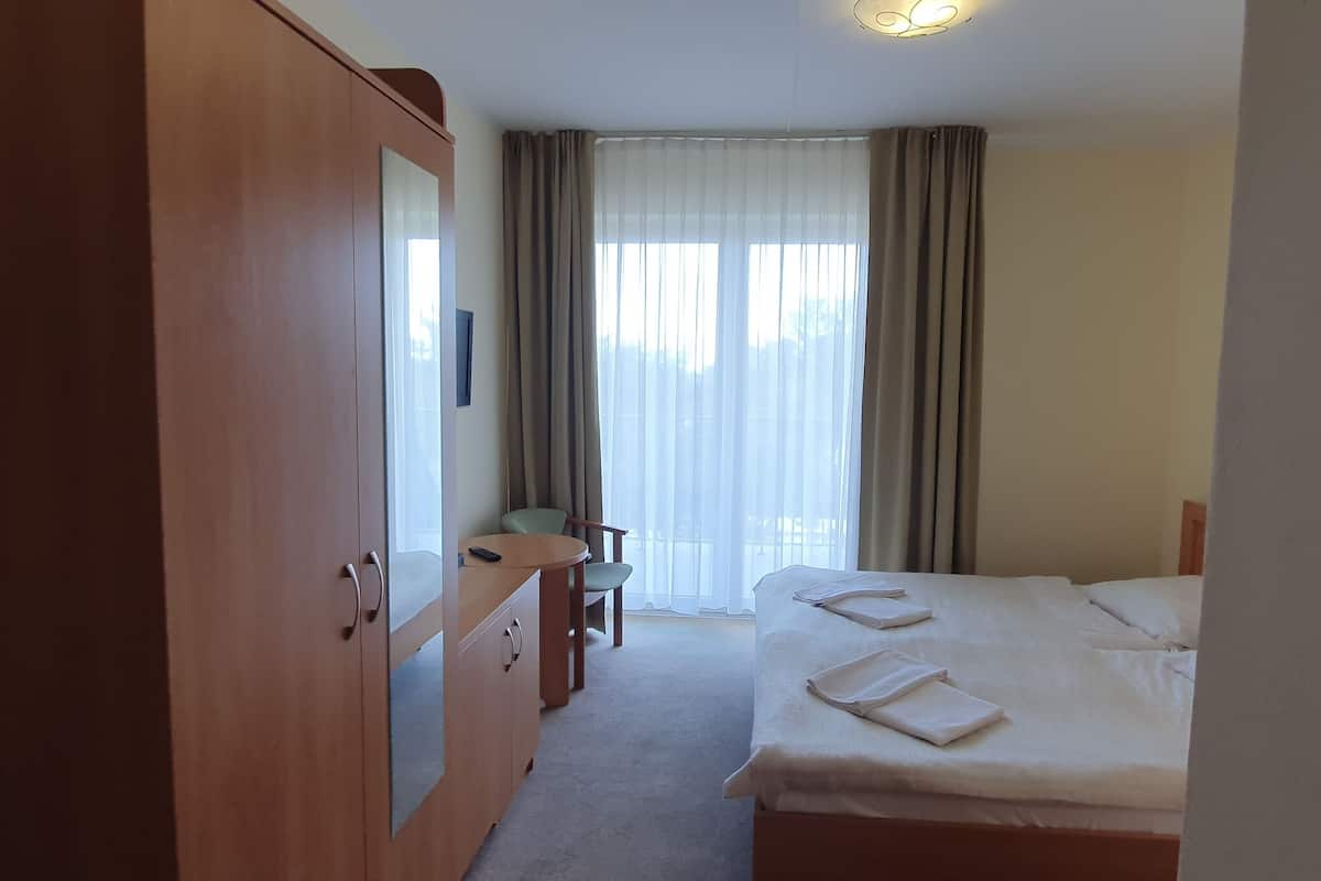 Double or Twin Room | Iron/ironing board, free WiFi, bed sheets