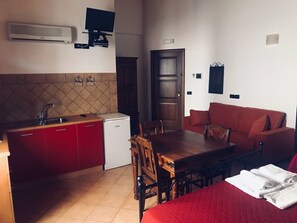 Dreibettzimmer | Eigene Küche | Kühlschrank
