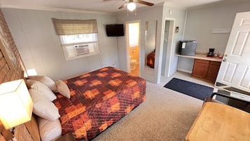 Standard Room, 1 Queen Bed, Refrigerator & Microwave