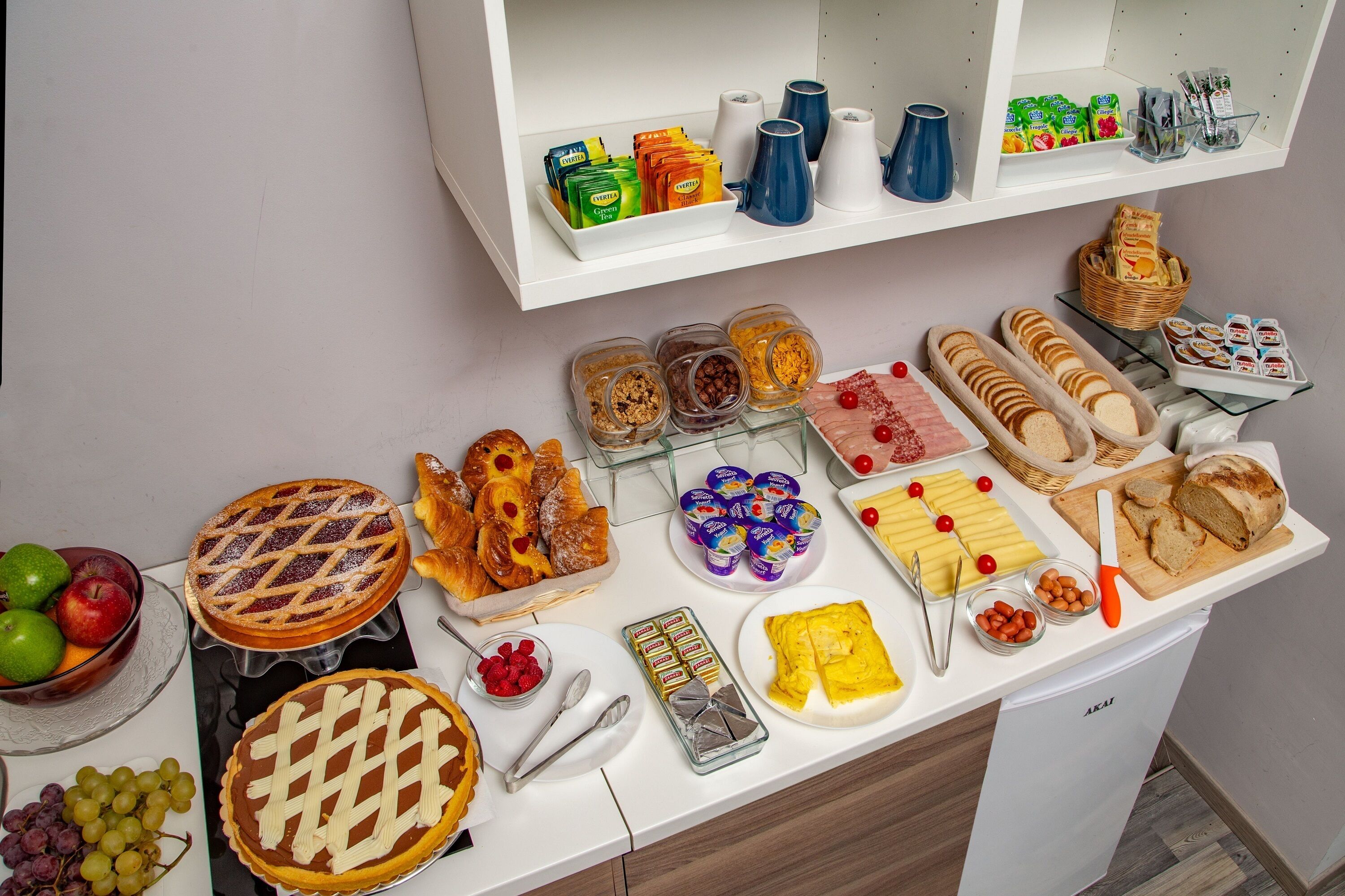 Daily full breakfast (EUR 8 per person)