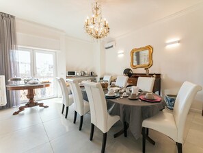 Free daily local cuisine breakfast - B&B Le Caruse (Lecce)