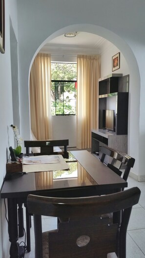 Superior Apartment, 1 Bedroom, Private Bathroom, Garden Area | In-room dining - Eral Apartments Parque 1 (Lima)
