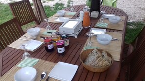Free daily continental breakfast