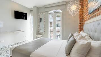 Double Room | Minibar, desk, free WiFi, bed sheets