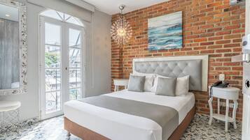 Double Room | Minibar, desk, free WiFi, bed sheets