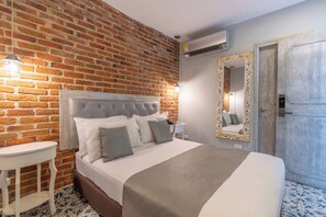 Familiekamer | Een minibar, een bureau, gratis wifi, beddengoed