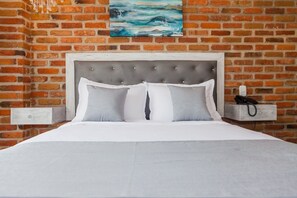 Frigobar, escrivaninha, Wi-Fi de cortesia, roupa de cama