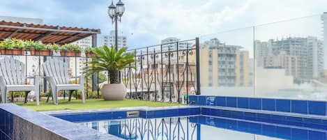 Outdoor pool, sun loungers