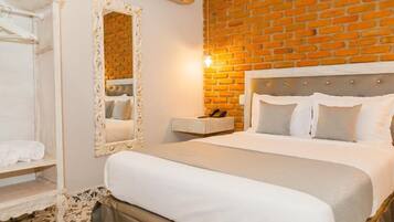 Dobbeltrom – comfort, 1. etasje | Minibar, skrivebord, wi-fi (inkludert) og sengetøy