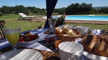 Sudah termasuk sarapan ala kontinental setiap hari