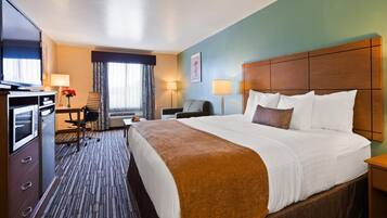 Hochwertige Bettwaren, Schreibtisch, schallisolierte Zimmer