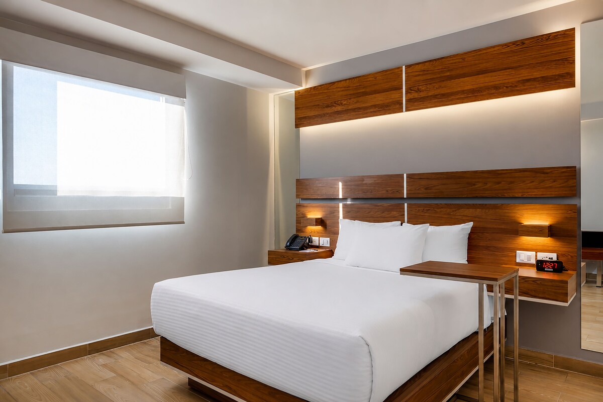 Premium bedding, in-room safe, desk, laptop workspace