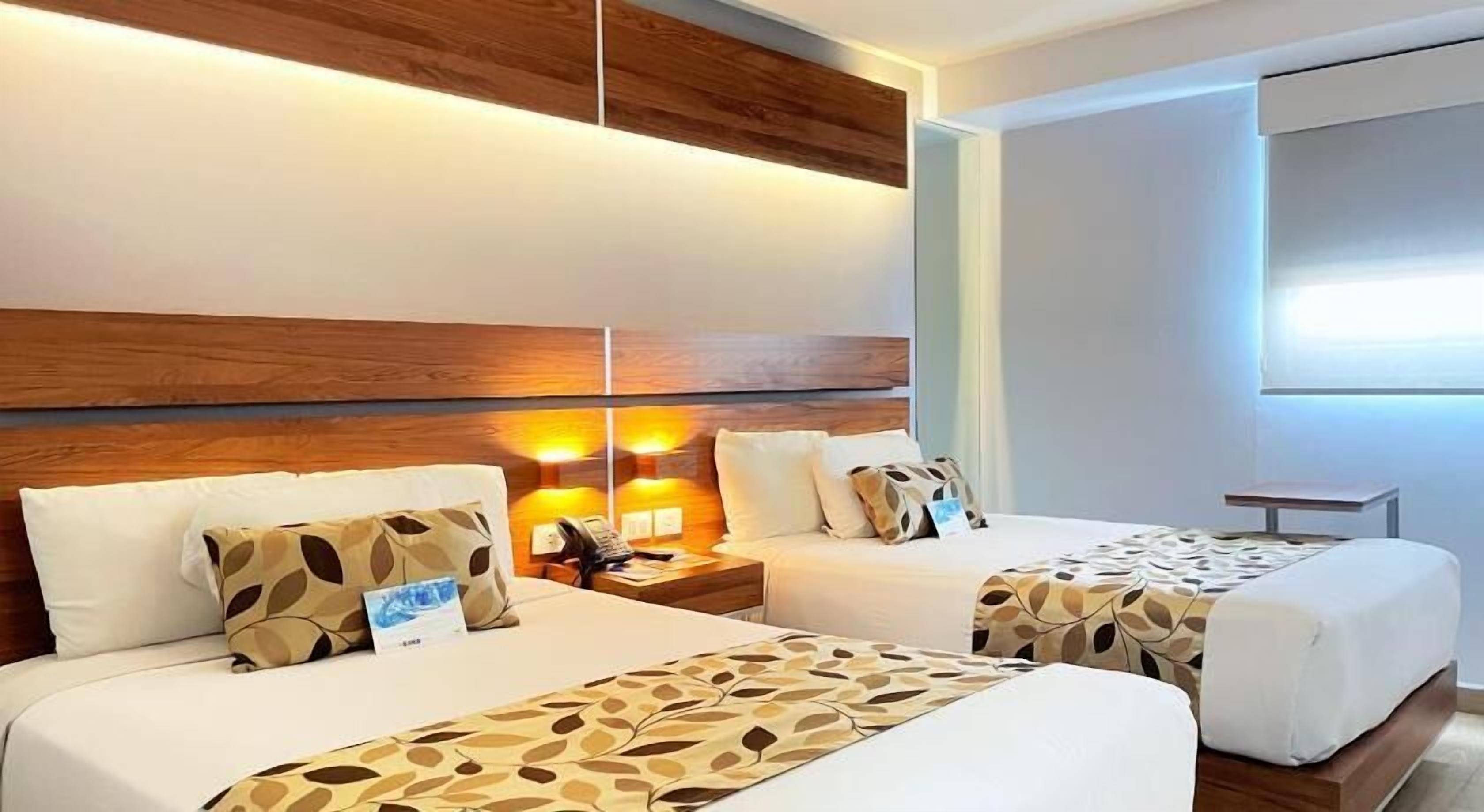 Premium bedding, in-room safe, desk, laptop workspace