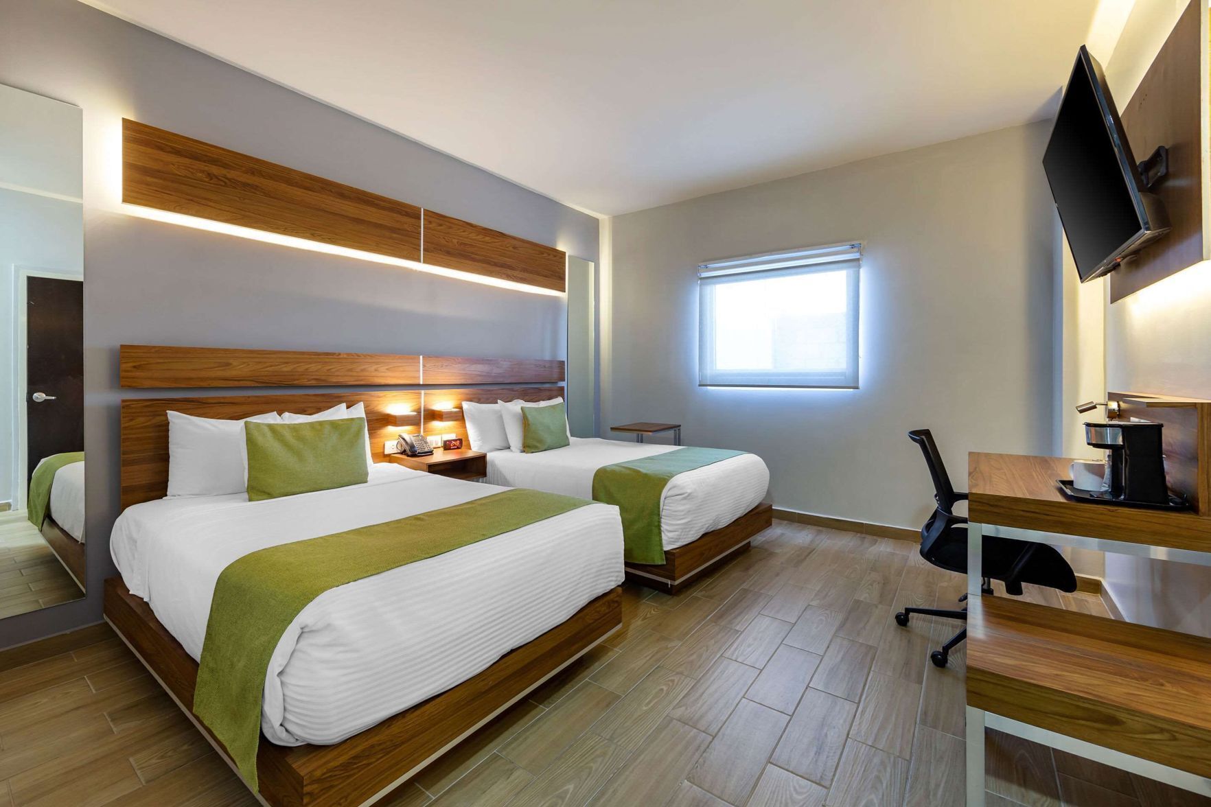 Premium bedding, in-room safe, desk, laptop workspace