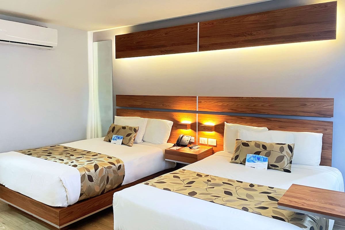 Kamar Standar, 2 Tempat Tidur Double, Bebas Asap Rokok | Seprai premium, brankas, meja kerja, dan ruang kerja ramah laptop