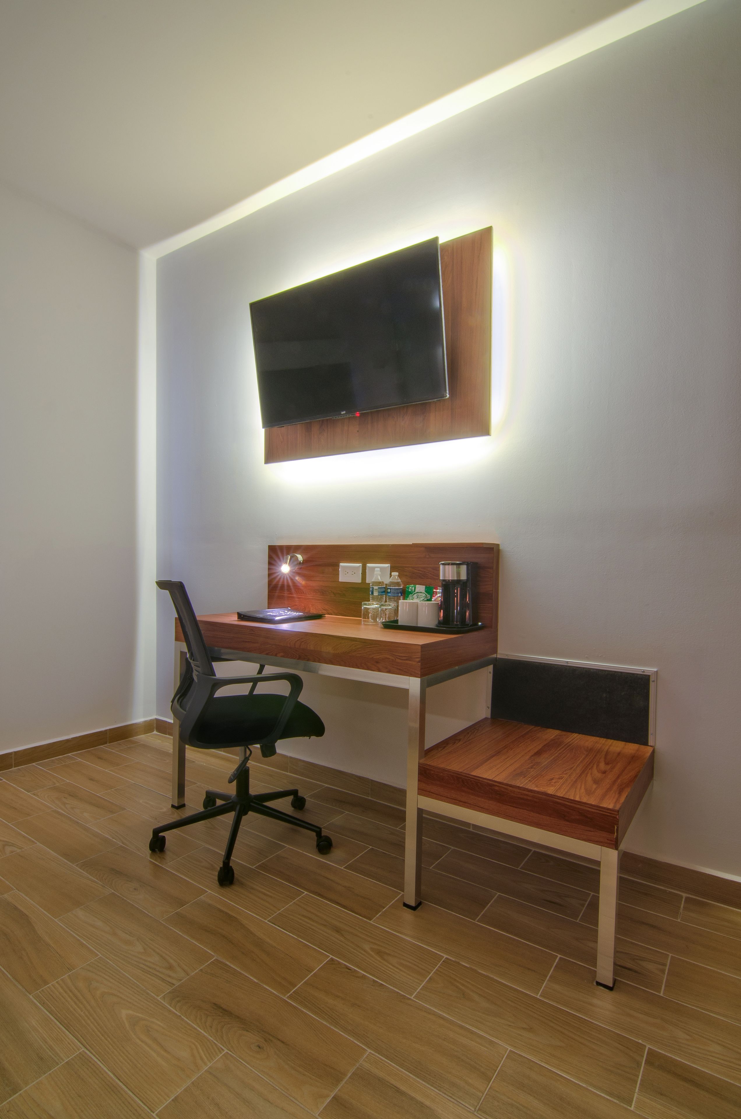 premium bedding, in-room safe, desk, laptop workspace