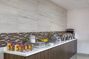 Free daily buffet breakfast - Sleep Inn Mexicali (Mexicali)