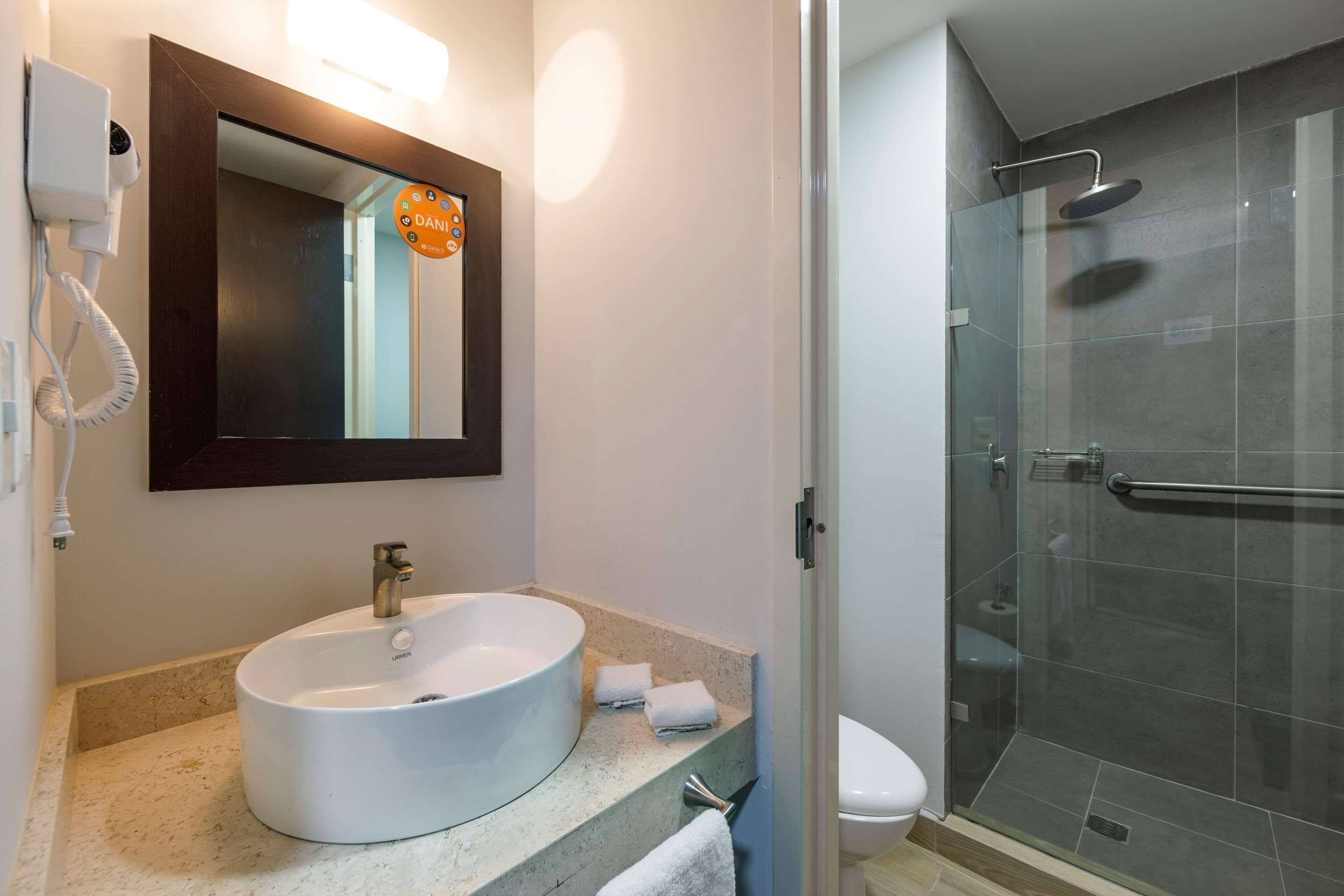 premium bedding, in-room safe, desk, laptop workspace