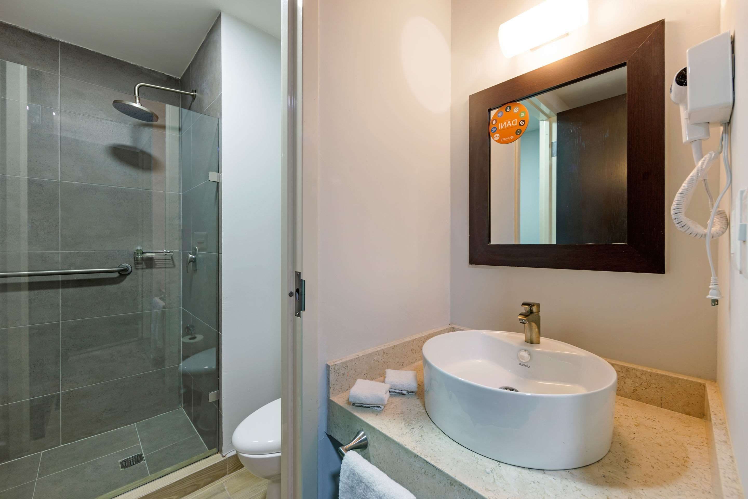 premium bedding, in-room safe, desk, laptop workspace