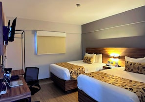 Quarto standard, 2 camas de casal, para não fumantes | Roupas de cama premium, cofres nos quartos, escrivaninha