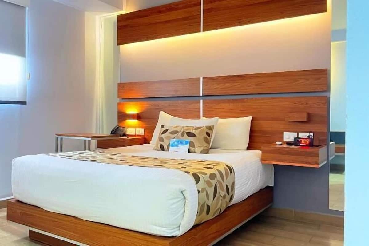 Premium bedding, in-room safe, desk, laptop workspace