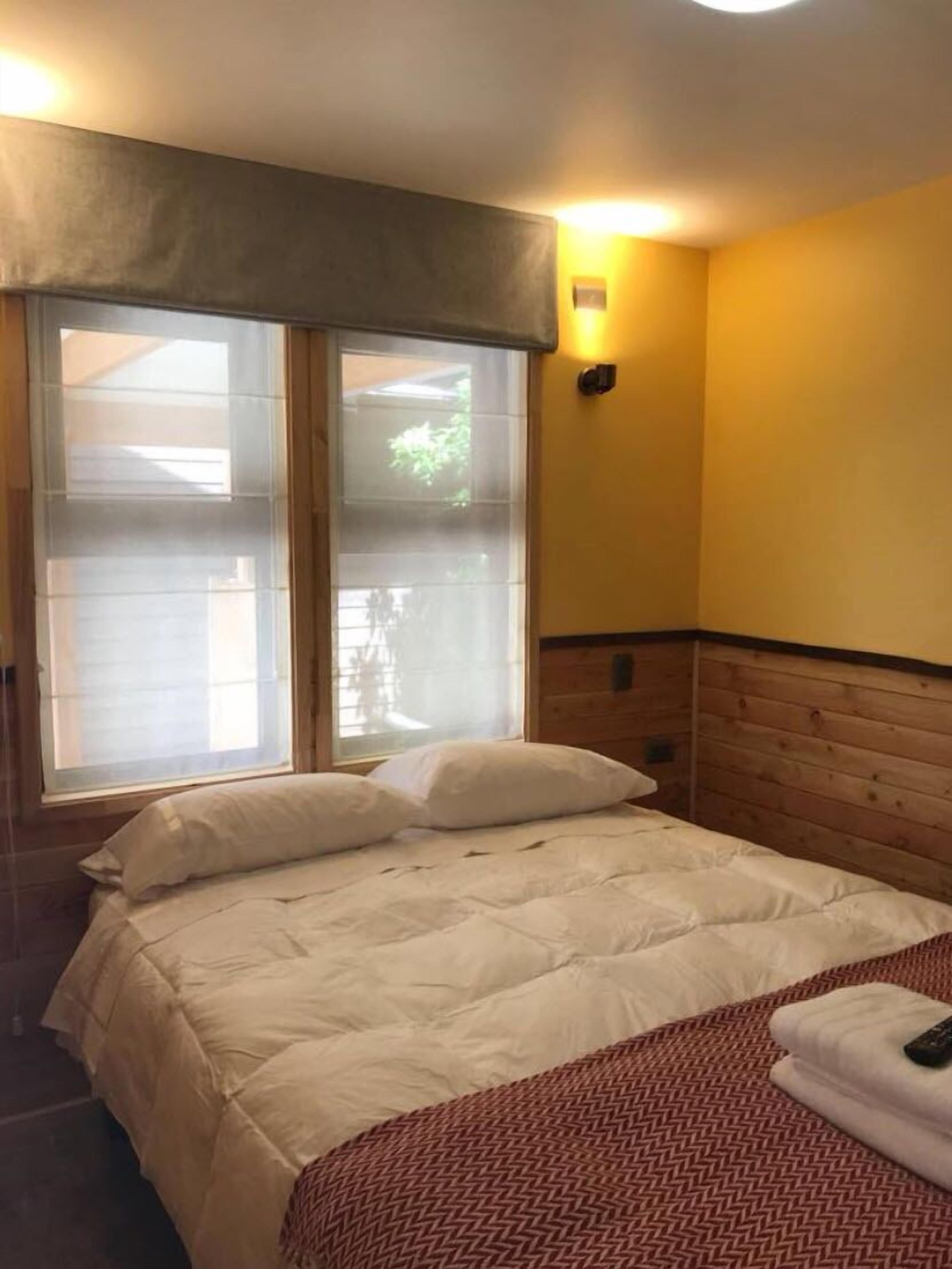 2 bedrooms, iron/ironing board, free cots/infant beds, rollaway beds