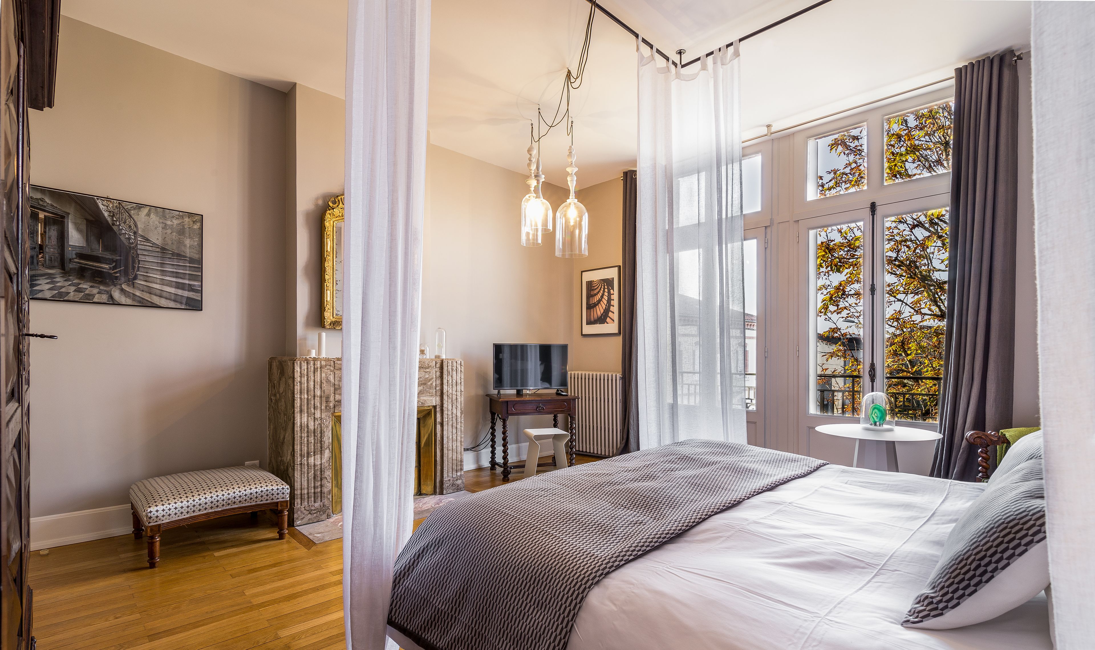 Double Room (Chambre Baroque) | Peralatan tempat tidur premium, dihias secara berasingan 