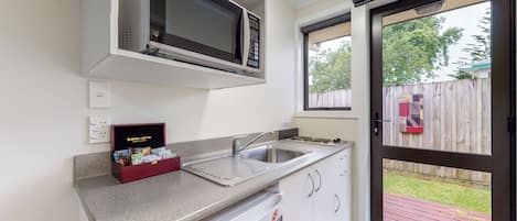 Executive Apartment, 1 Bedroom | Private kitchen | Mini-fridge, microwave, stovetop, electric kettle